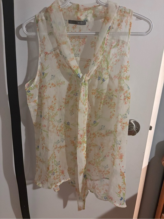 Smart Set Tops - Smart Set Sleeveless Tie-Neck Floral Blouse - Ivory with Multicolor Flowers